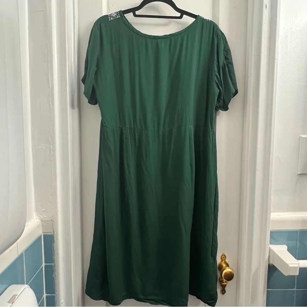 The Vanca Embroidered Maternity Fit‎ & Flare Dress, green size large - Picture 3 of 5